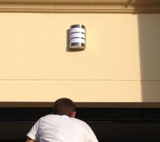 Installation des luminaires ext&eacute;rieurs en fa&ccedil;ade