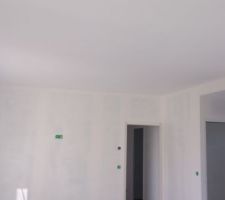 2 ème couche de peinture au plafond