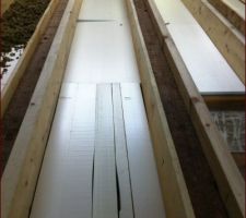 Mise en place de l'isolant sur polystyrène extrudé de 2cm (laine de roche a épandre manuellement sur 15 cm)