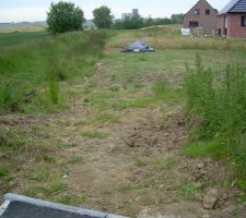 Fond du terrain en limite avec un sentier p&eacute;destre