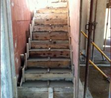Coulage escalier béton.Largeur 1m.