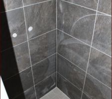 Fa&iuml;ence douche &agrave; l'italienne finie