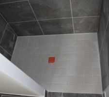 Fa&iuml;ence douche &agrave; l'italienne finie