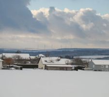Tout enneigé.
la vue que l'on aura depuis la futur salle a manger....