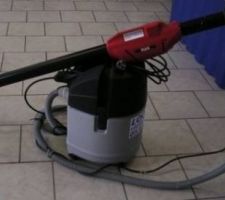 La girafe, indispensable pour les plafonds, comptez 70 eus/jour de location plus les disques à 5 eus (compter 1 disque pour 20 m² de plafond pour un ponçage facile) (ps : il faut aussi la rendre propre et c'est galère à nettoyer sinon c'est 40 eus de forfait nettoyage en plus)