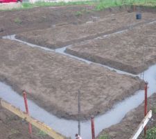 Les fondations on &eacute;t&eacute;t coul&eacute;es le 30/05/13.La r&eacute;alisation du travail est soign&eacute;.