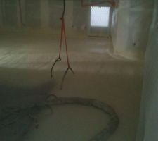 Mousse polyuréthane projetée Entrée Cuisine Salle à manger en cours