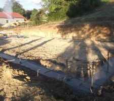Fin de la deuxi&egrave;me journ&eacute;e de travaux, les fondations sont coul&eacute;es