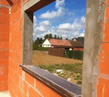 Appui de fenêtre en pierre posé