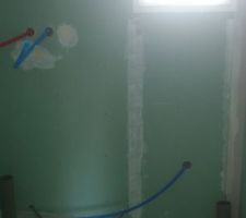 Salle d'eau du RDC côté WC