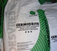 La colle sp&eacute;ciale chape anhydrite