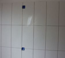 Salle d'eau - mur o&ugrave; sera fix&eacute; le meuble vasque