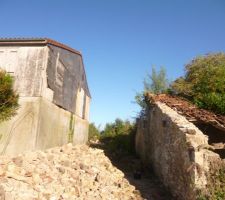 Apr&egrave;s quelques jours de travail nous avan&ccedil;ons lentement mais on fait tout &agrave; la main avec ma petite femme