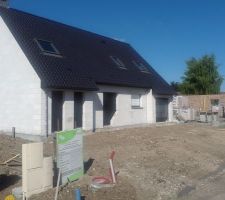 Plus de porte, plus de fenêtres et porte de garage défoncée