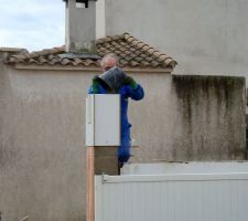 Les poteaux sont coffr&eacute;s, il faut les couler.