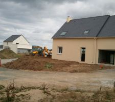 Vu du devant de la maison le mercredi 11/09/2013 après le passage du terrassier