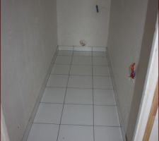 Sol des toilettes de l'étage