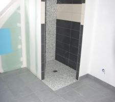 Salle de bains côté nuit enfants