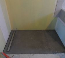 Fixation par collage du receveur de douche