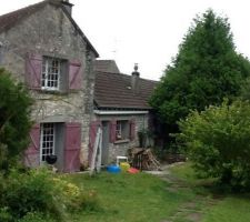 La maison avant la coupe des arbres et un peu de rangement