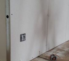 Cloison avec prises électrique
