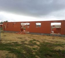 &Agrave; la fin de la deuxi&egrave;me journ&eacute;e de travail le c&ocirc;t&eacute; jardin &agrave; bien pris forme