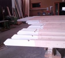 Peinture de la charpente : 1 sous-couche et 2 couches de lasure
