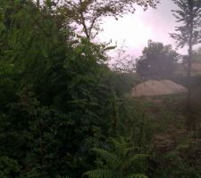 Limite de mon terrain 2&egrave;me ligne et celle de mon futur voisin qui lui construit en 1&egrave;re ligne