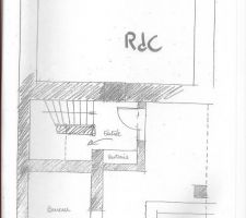 Projet du rez de chaussée. L'entrée est agrandie, a ce jour la porte d'entrée donne directement sur la 1ere marche d'escalier, projet de rajouter un palier.