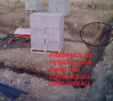 Presence de ferraillage dans les fouilles du demi-niveau.