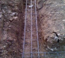 ZOOM FERRAILLAGE FOUILLE.