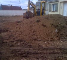 Obliger de payer un terrassier extérieur car constructeur en congé!