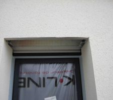 Bavures et baguette &eacute;cras&eacute;e sur fen&ecirc;tre salle de bain