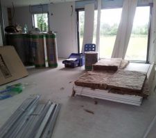 Vue de la salle. L'isolation est en laine de roche.