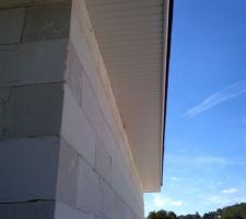 Dessous de toit en PVC blanc, facile d'entretien ;-)