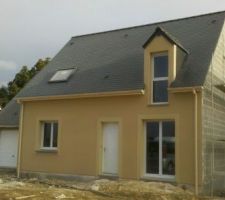 Ne pas se fier à la couleur de l'enduit frais qui va s'éclaircir en séchant ;-)