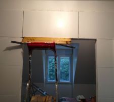 Derni&egrave;re rang&eacute;e de carrelage en cours