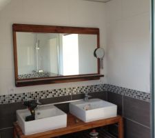 Derni&egrave;re rang&eacute;e de fa&iuml;ence termin&eacute;e