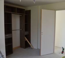 Dressing en place, plus qu'a mettre les affaires de la petite