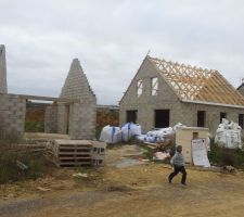 Maintenant il fau imaginer une haie entre la maison et le garage