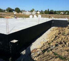 Les deux couches d'enduit bitumeux terminées