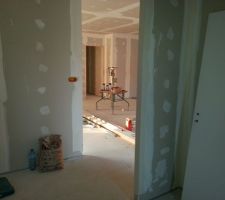 Photo prise du hall d'entrée... la lumière pénètre bien les espaces