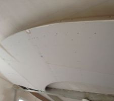 Faux plafond. Il reste les spots et le retour avc les leds sur le dessus