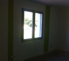 En parallèle du carrelage la peinture. on commence avec la chambre parentale blanche t verte anis