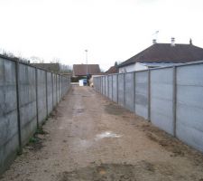 Le mur mitoyen donnant sur la rue