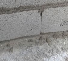 Fissure sur un parpaing, grave??