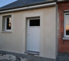 Vue de la porte arrière du garage