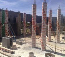 Rez de chaussee et poteaux