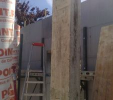 Poteau large pour soutenir la poutre noy&eacute;e