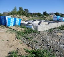 Arrivée des matériaux : 
- les entrevous en polystyrène pour l'isolation
- poutres en béton